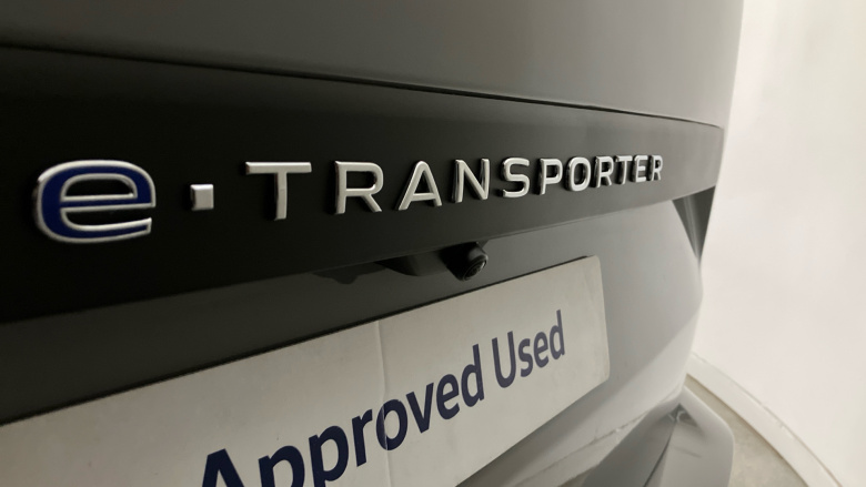 Volkswagen Transporter T32 Lwb Electric 160kW 65kWh Commerce Pro Kombi Van Auto